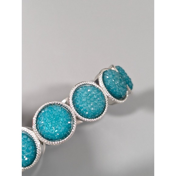 Beachy Coastal Blue Faux Drusy Acrylic Tennis Stretch Bracelet Silver Tone 6.5" - Picture 3 of 10